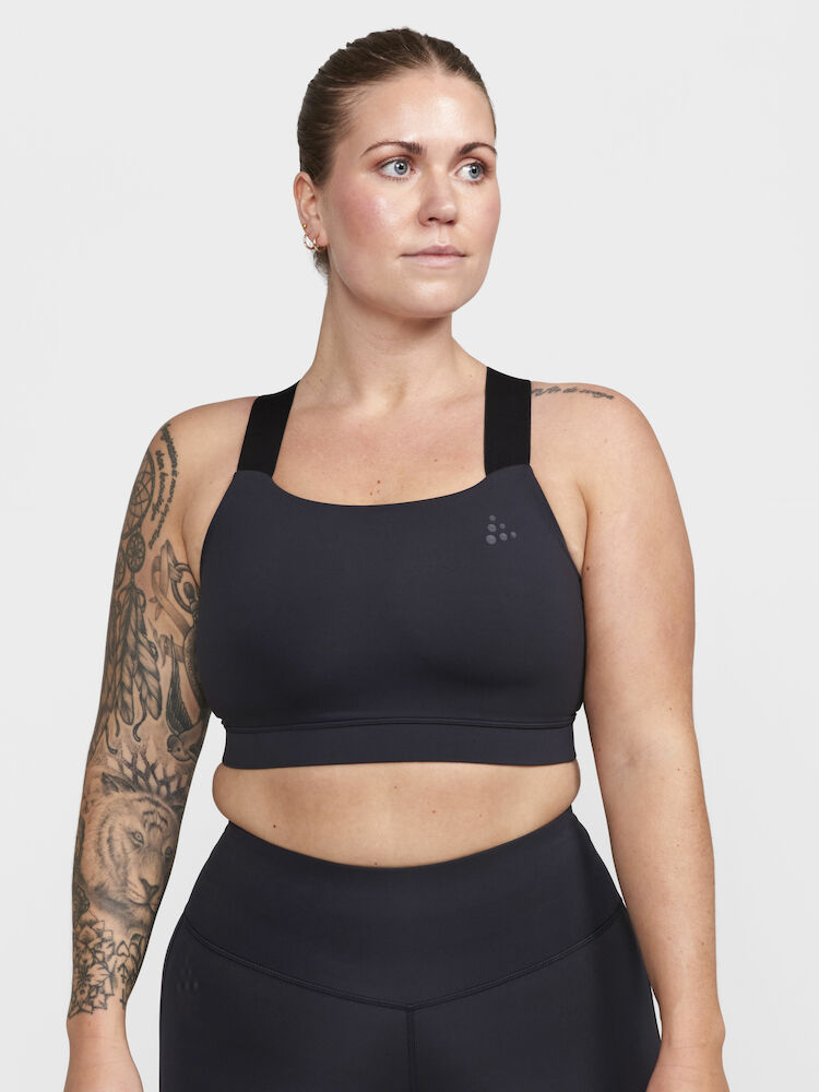 Adv Essence Plus Sport Top W Closeup1